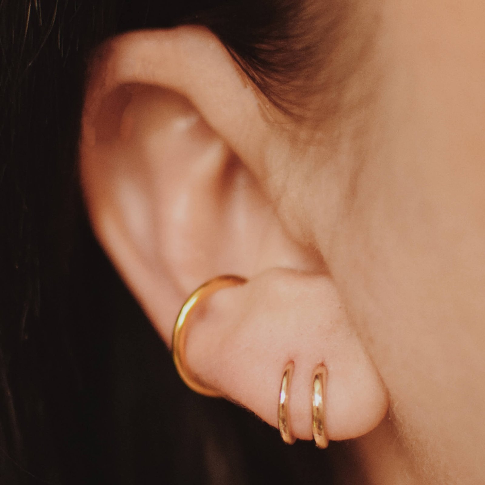 Classic-Bold-Huggie-Hoops-14k-Kelly-2048_5911edb4-d03c-440b-99e4-fdb7437f239f.jpg