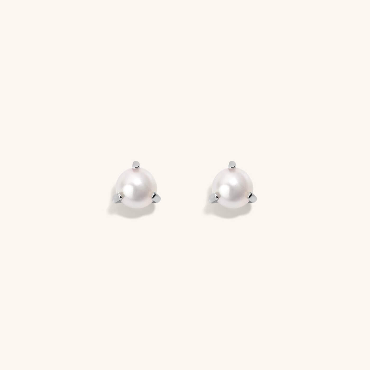 P-10565_PearlNapEarring_Silver_3-1400.jpg
