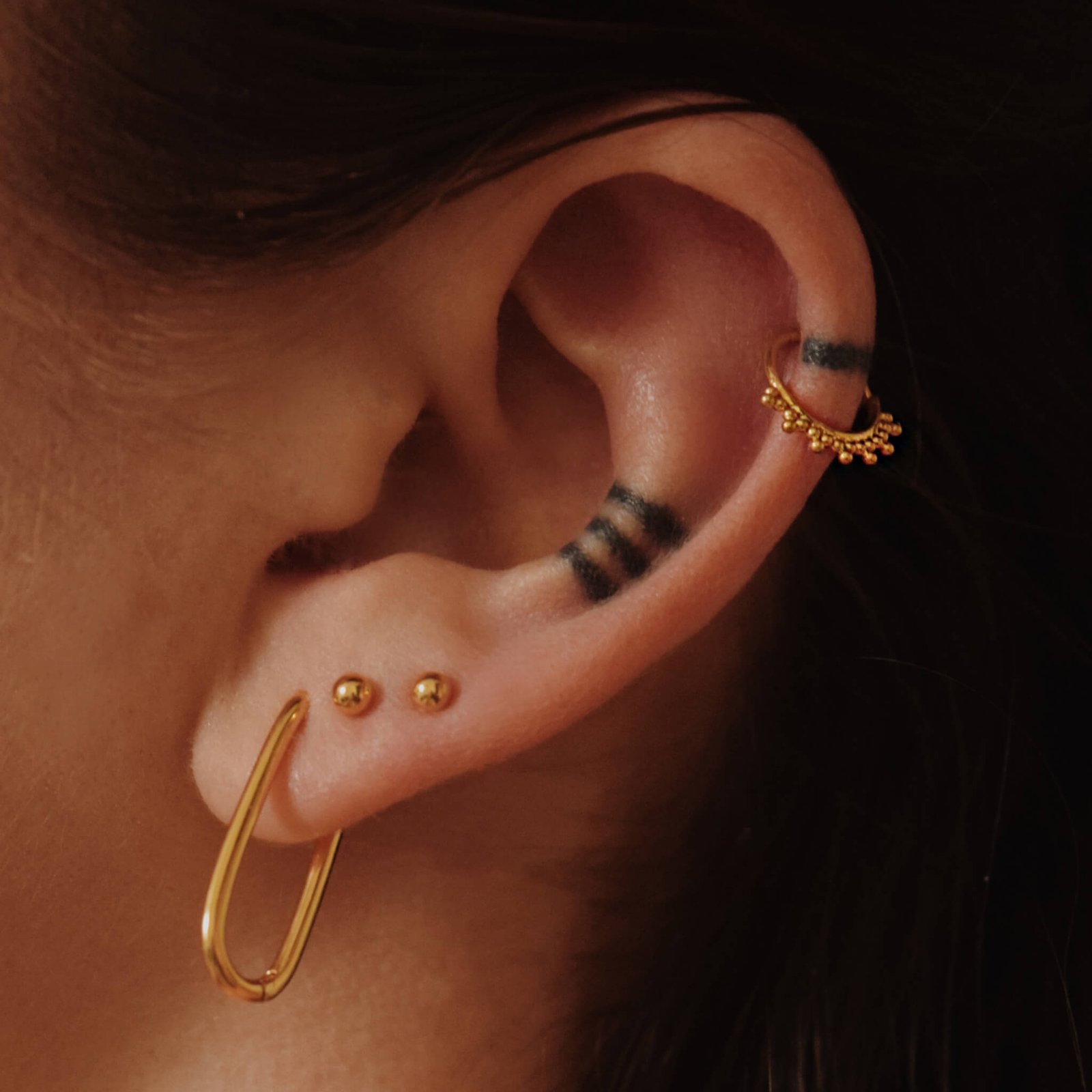 siren-cartilage-hoop-little-sphere-studs-halo-oval-hoops-2048.jpg