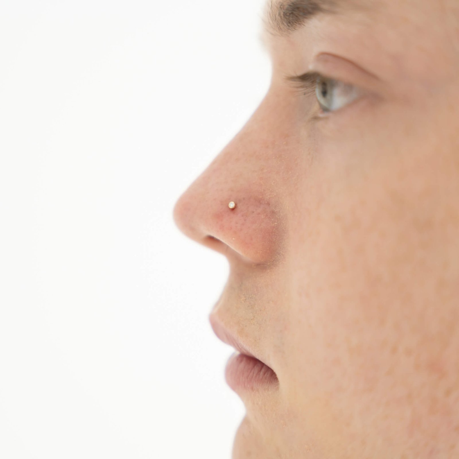 tiny-diamond-nose-ring-2048.jpg